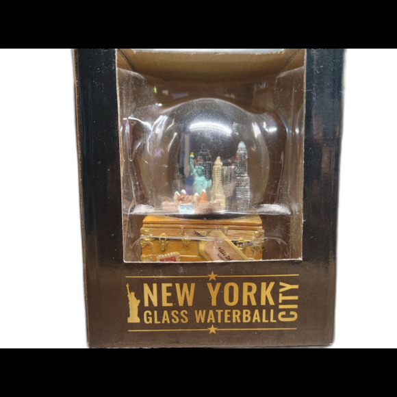 Glass Waterball Snow Globe of New York SkyLine BRAND NEW - Picture 2 of 7